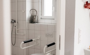 Ferienhaus Barrierefrei Badezimmer.jpg